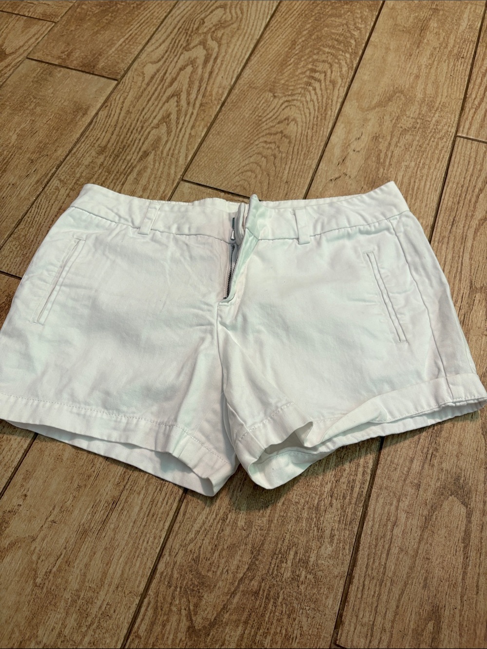 Women's White Cotton Blend Bermuda Shorts - Classic Mid-Rise